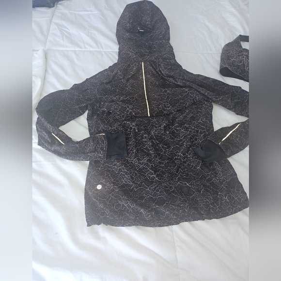 Lululemon jacket and bra size 6 size 34DD - Picture 1 of 9